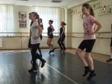 Увеличить:  занятия в студии танцев